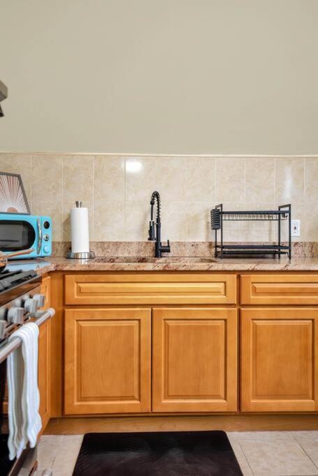 Golden Gem In Heart Of East Rock Quiet 3Br Near Dt And Yale Apartment New Haven Exterior photo